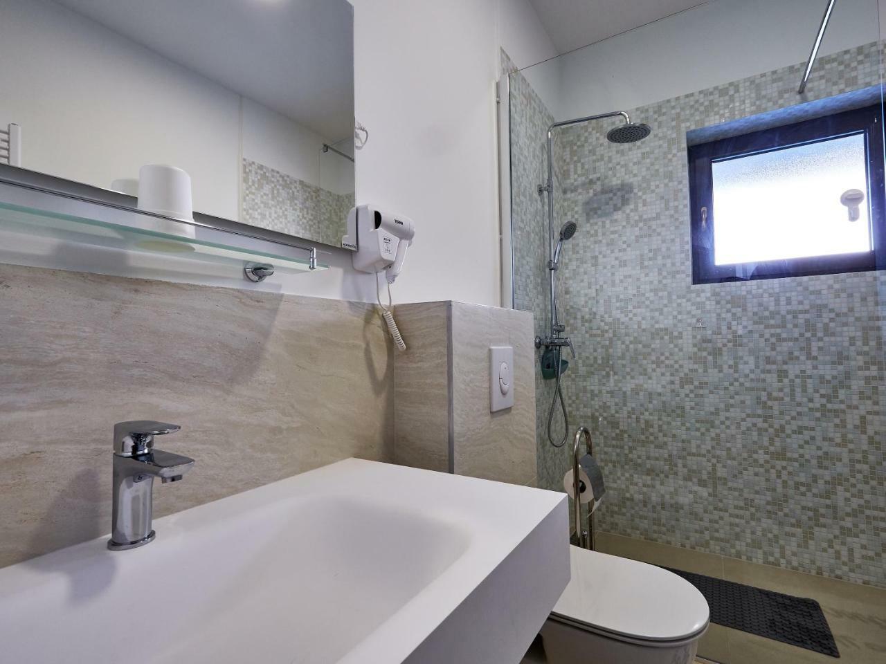 Eva Rooms & Studio Apartment Karlovac Exterior photo