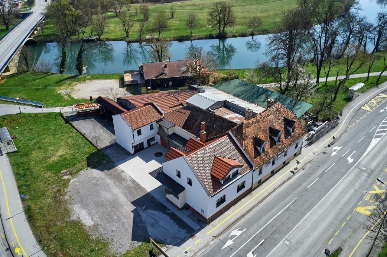 Eva Rooms & Studio Apartment Karlovac Exterior photo