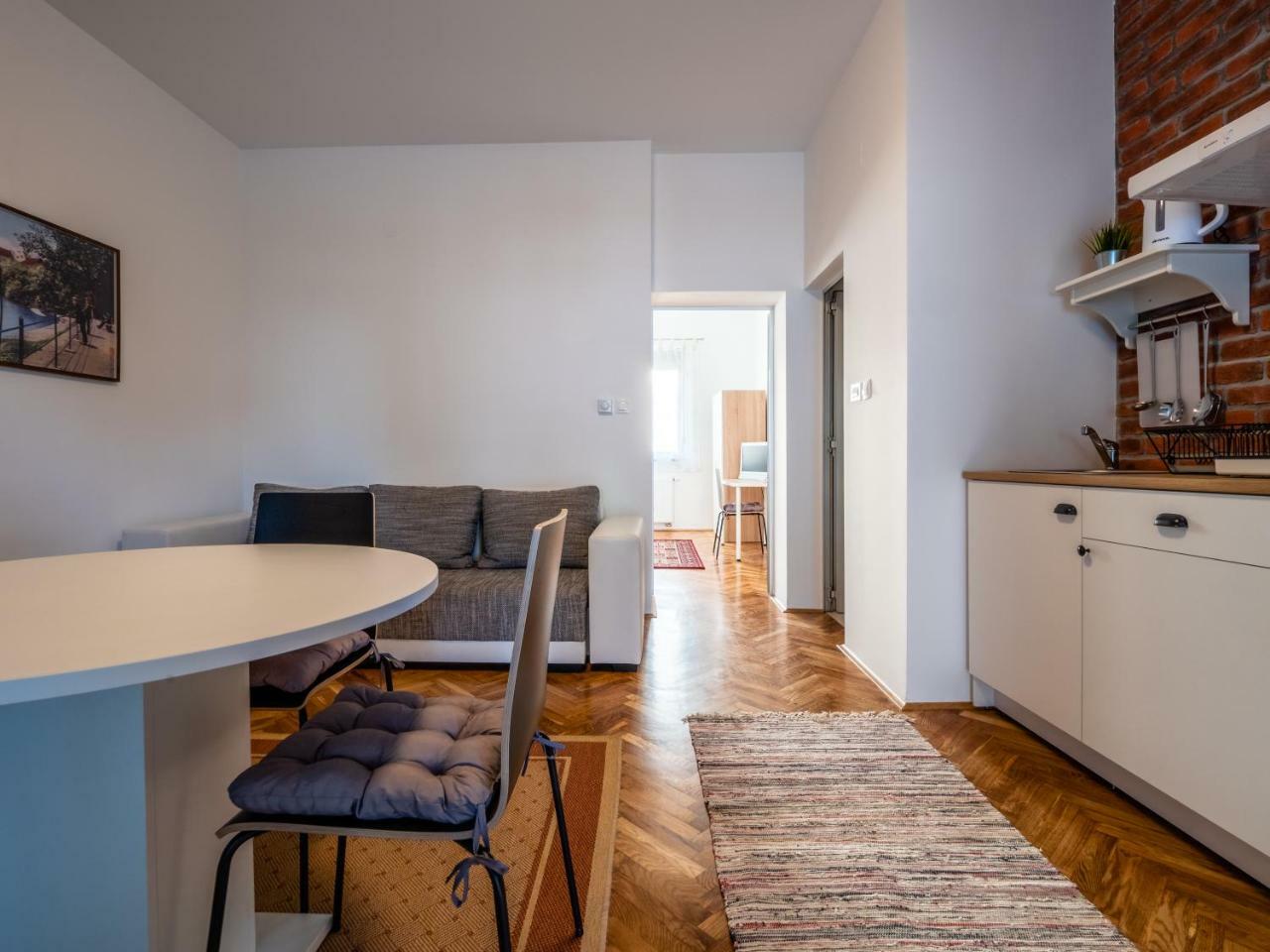 Eva Rooms & Studio Apartment Karlovac Exterior photo