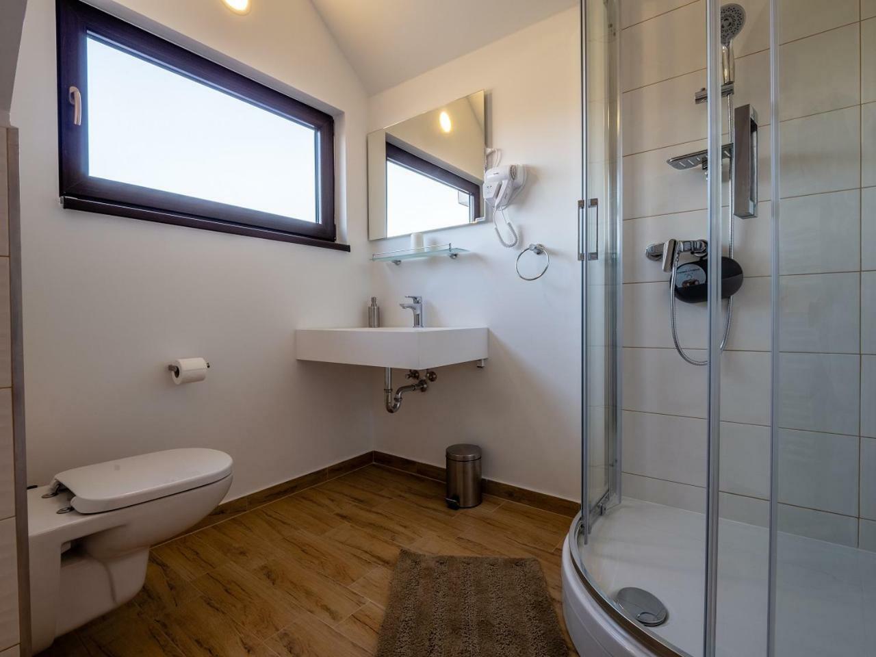 Eva Rooms & Studio Apartment Karlovac Exterior photo