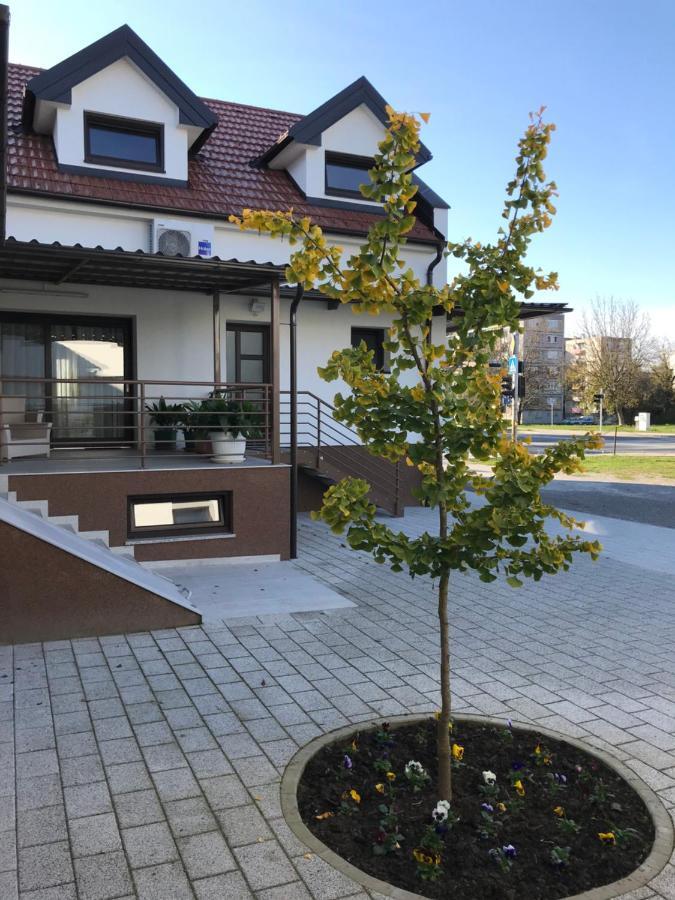 Eva Rooms & Studio Apartment Karlovac Exterior photo